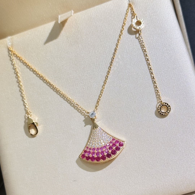 Bv1g*ai necklaces